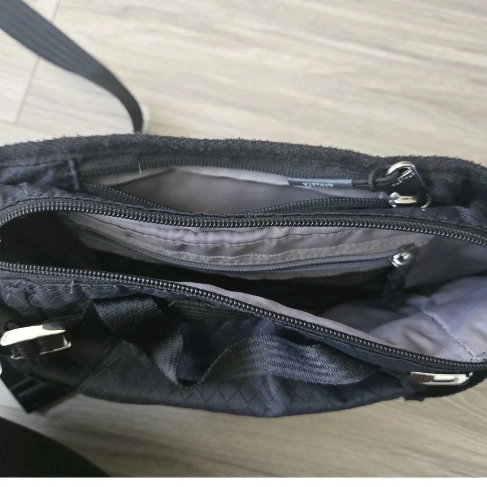Athleta Excursion Crossbody Waist Ripstop Belt Bag Black Nylon Lightweight Large - Picture 11 of 11